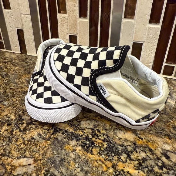 Vans Off The Wall Classic Checkered Slip-On Sneaker Shoes Black/White Infant 3 - Picture 1 of 7